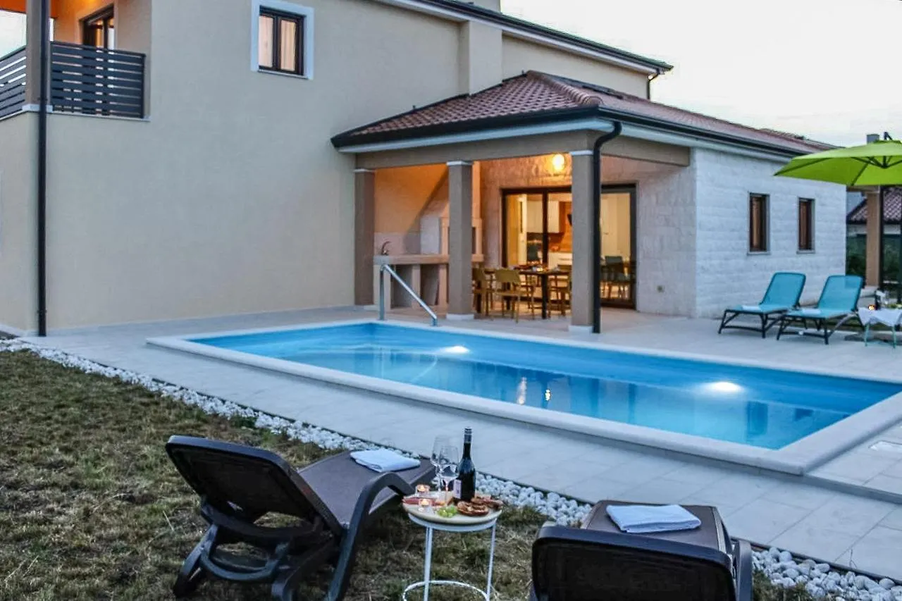 Ferienhaus Kaldanija 0*,