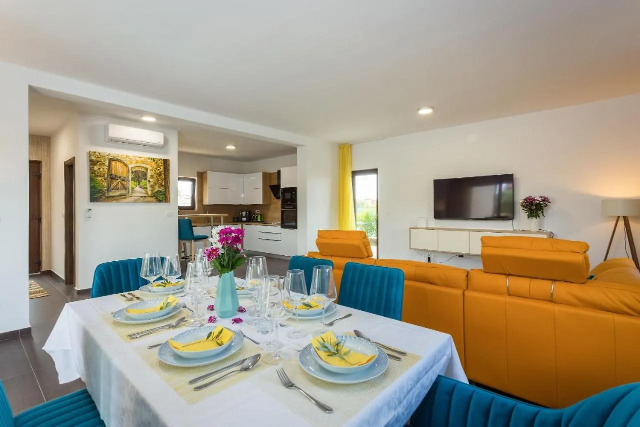 Villa Carneol Kaldanija Holiday home